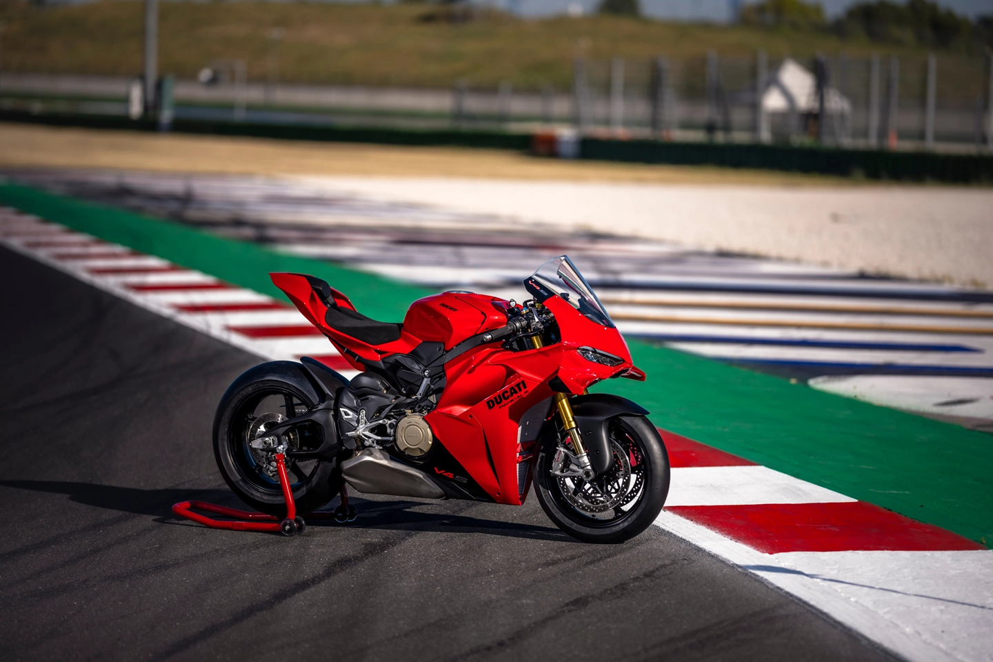 Ducati Panigale V4 2027: 218 л. с., новая электроника и шасси Ducati Panigale V4 2027: 218 л. с., новая электроника и шасси