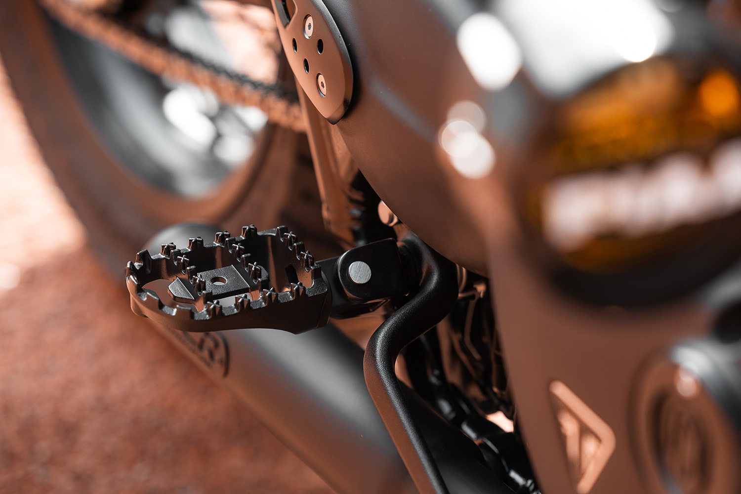 Triumph Bonneville T120 Black — скрэмблер от FCR Original с гарантией