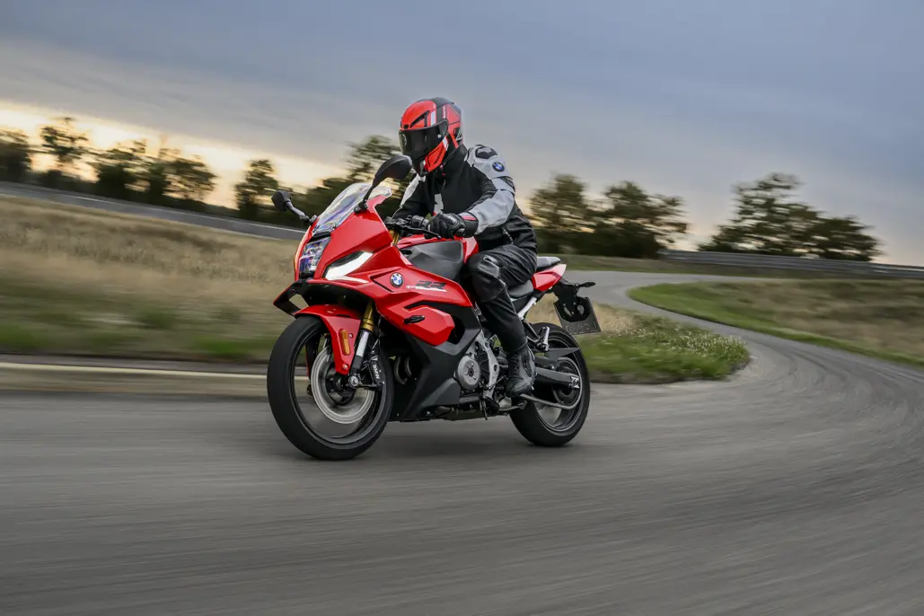 BMW F 450 RR: дизайн в стиле S 1000 RR