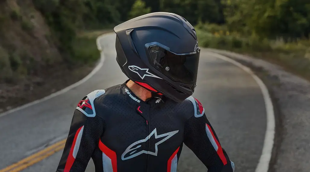 Alpinestars представила дорожный шлем Supertech R7 (S-R7)